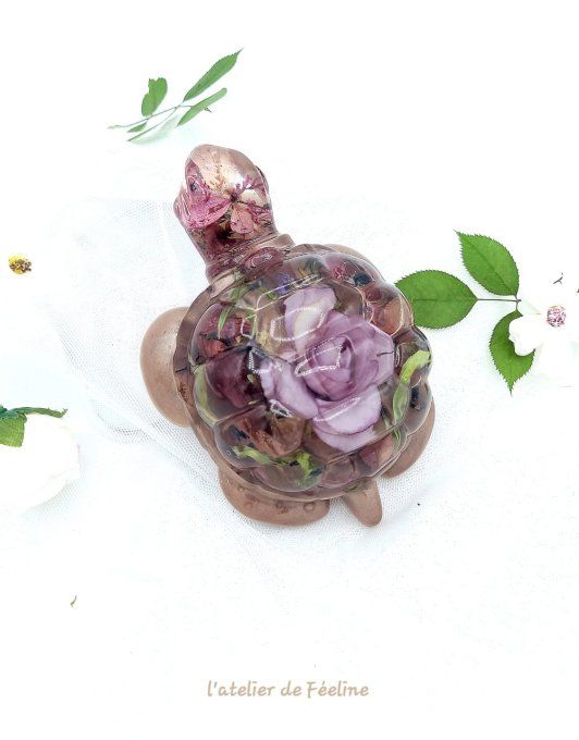 Tortue petite rose violette